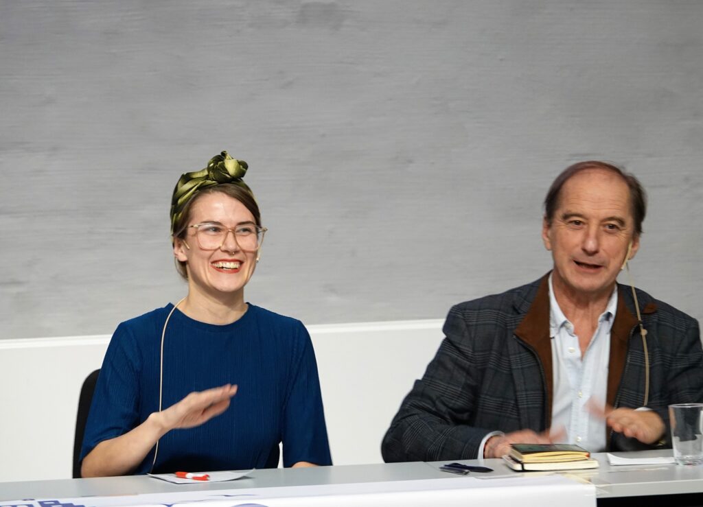 Reidun Rydland, prosjektleder i Caritas Norge, og Carlos Beristain, tidligere kommissær i sannhetskommisjonen, med ansvar for eksilcolombianere